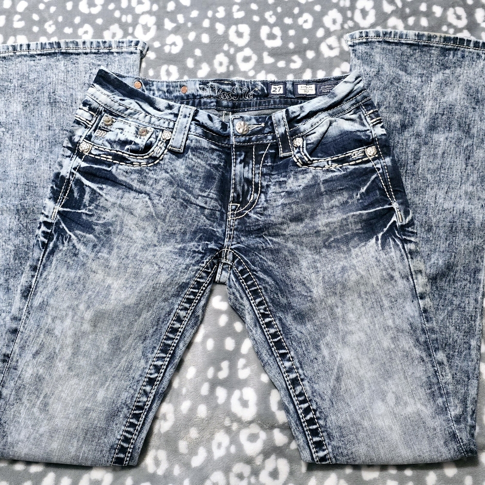 Miss Me Signature Boot Cut Jeans with Distressed Texture **SIZE 27×33 MID-RISE